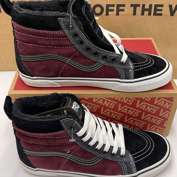 Vans Men’s Sk8-Hi Mte
(Mte) Port Royale/Black
VN0A4BV7XKZ
Boots Sneakers - Picture 3 of 16